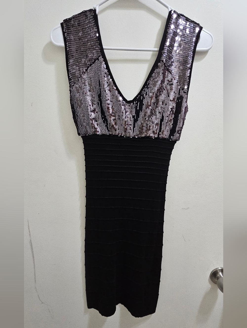 Guess Sequin V-Neck Bodycon Cocktail Dress in Silver and Black